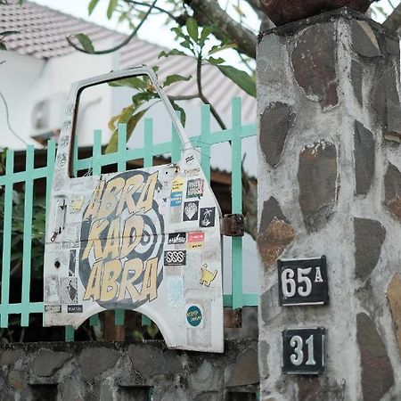 Abrakadabra 747 Lägenhet Yogyakarta Exteriör bild