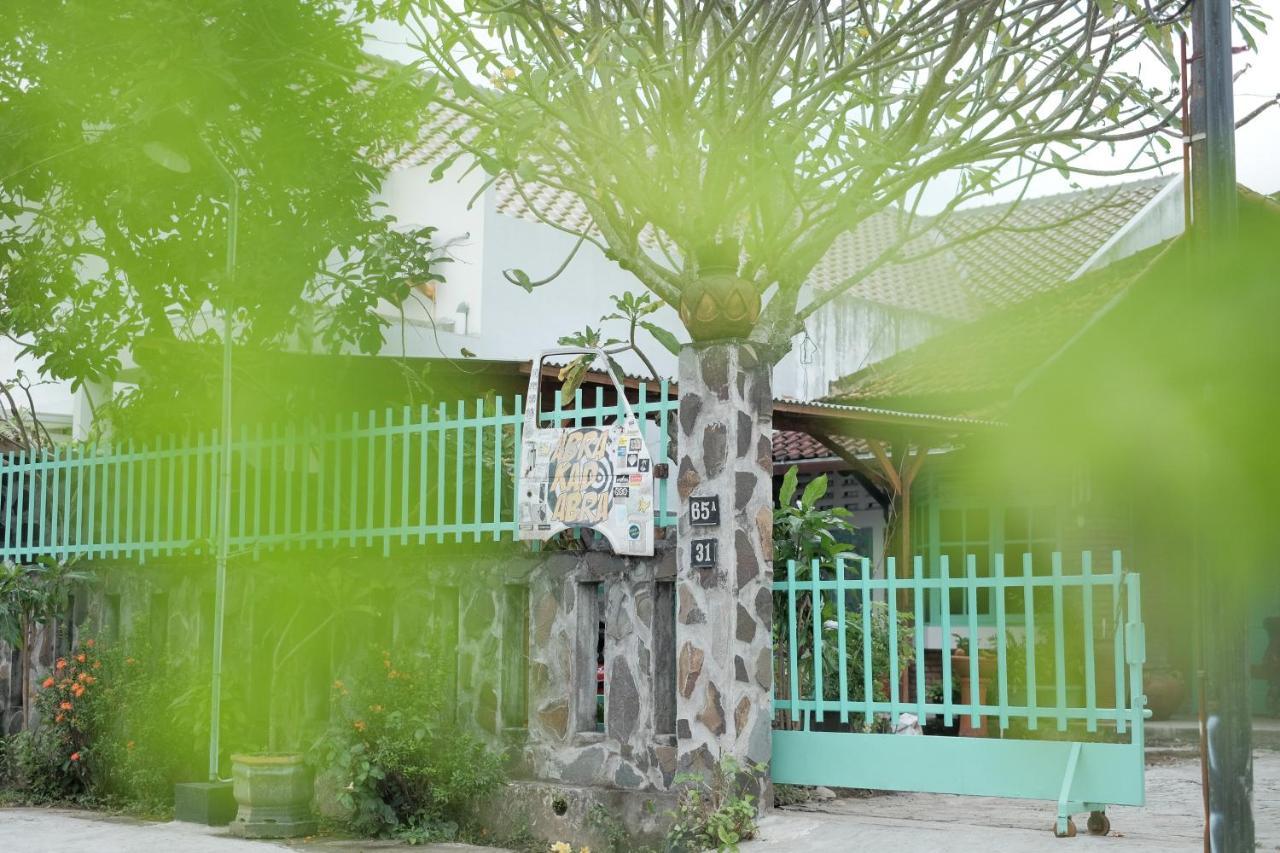 Abrakadabra 747 Lägenhet Yogyakarta Exteriör bild