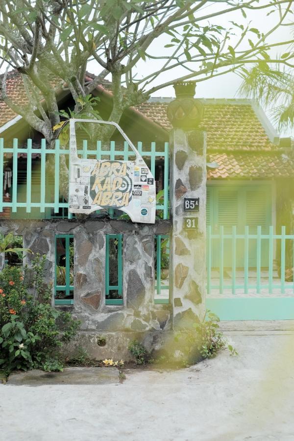 Abrakadabra 747 Lägenhet Yogyakarta Exteriör bild
