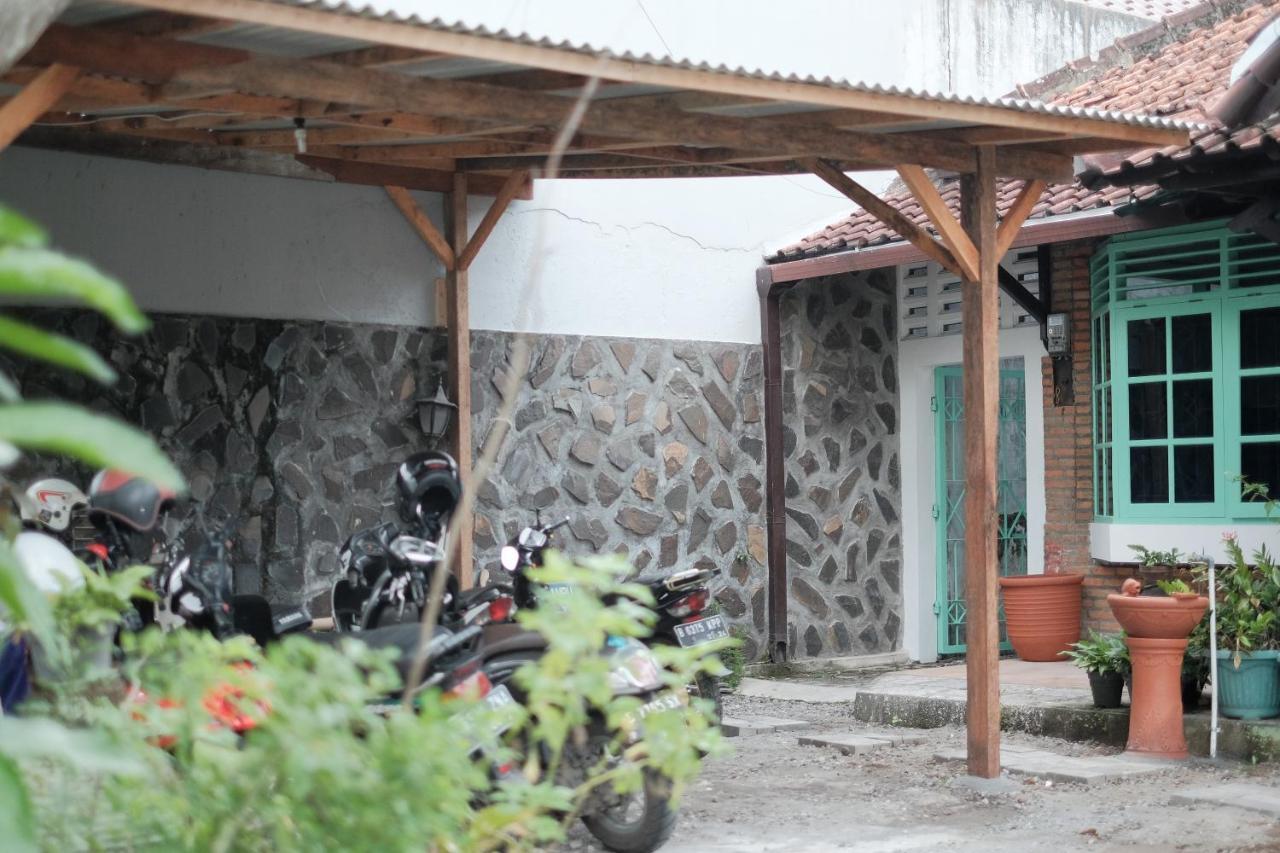 Abrakadabra 747 Lägenhet Yogyakarta Exteriör bild