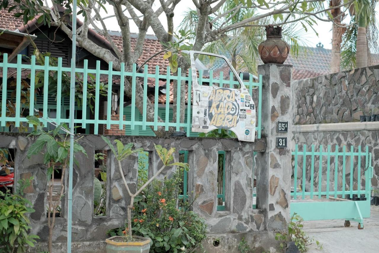 Abrakadabra 747 Lägenhet Yogyakarta Exteriör bild